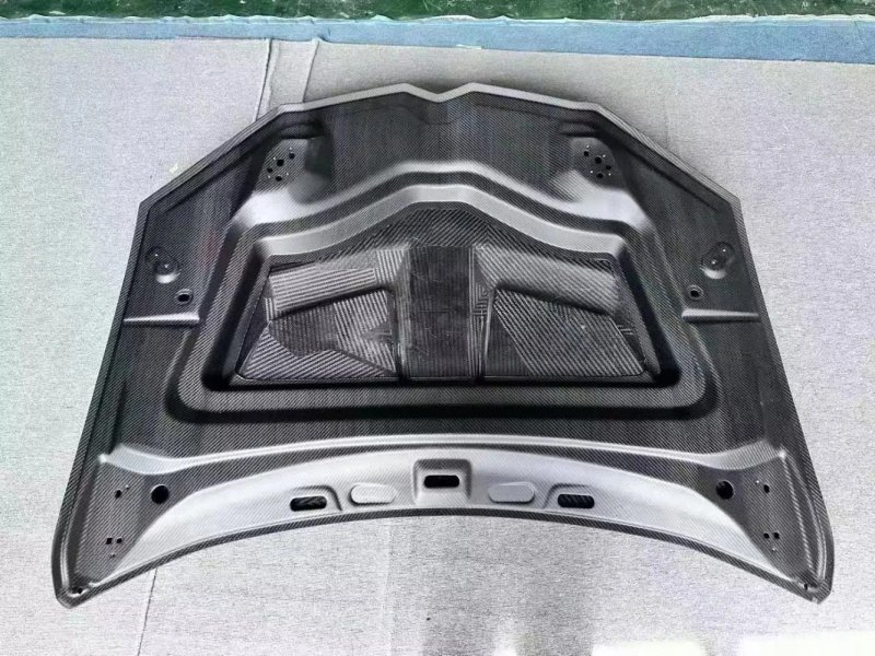 High Quality Fast Delivery Whole Sale Price Dry Carbon Fiber 1016 Hood Body Kits for  URUS